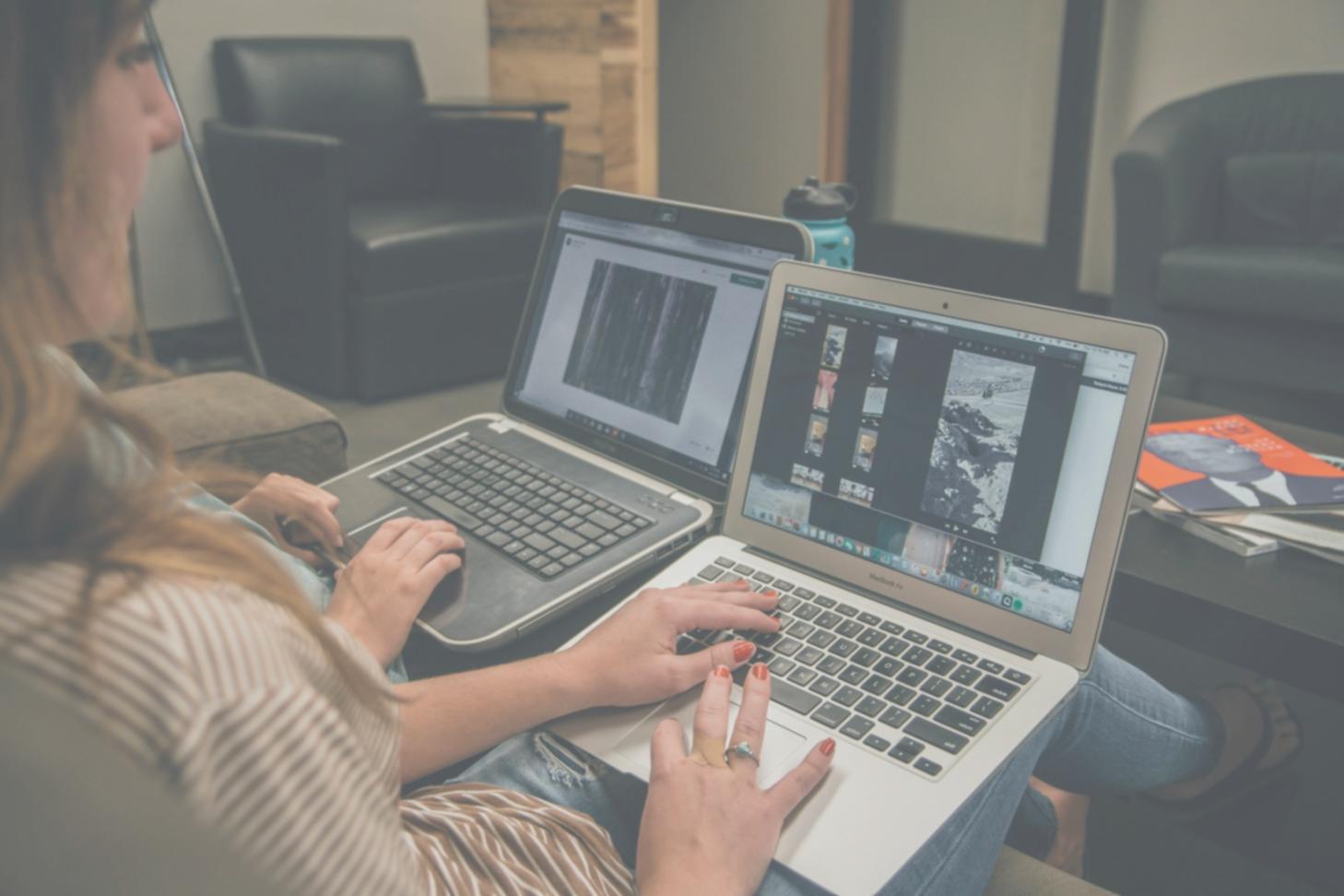 Espacio de trabajo con documentos de planificación empresarial